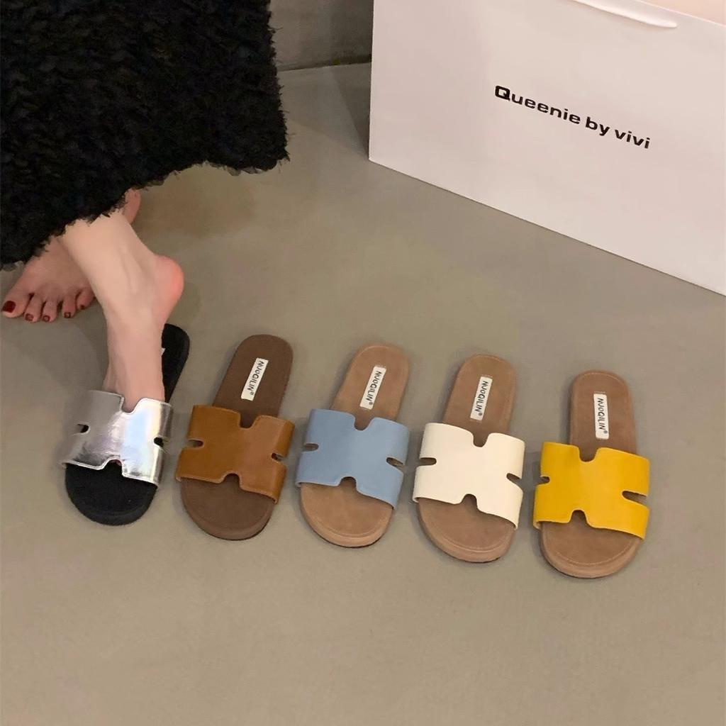 Flat-bottomed French small cool slippers women's shoes fashion outer wear 2025 new summer skirt seaside beach sandals