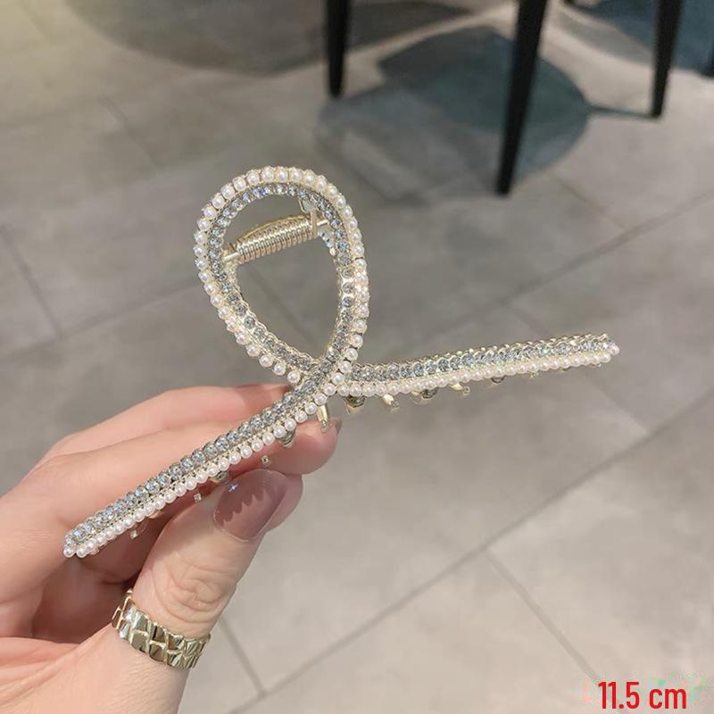 Shark Clip 2022: Fashionable Butterfly Hair Claw, Elegant Large Floral Design for Ponytail and Back of Head Styling