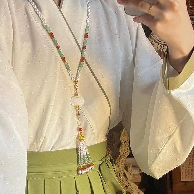 Hanfu im antiken Stil mit extra langen Quasten und weichen Anhängern. Tägliche Halskette und Colliers im Vintage-Stil, sehr vielseitig, im traditionellen Stil.