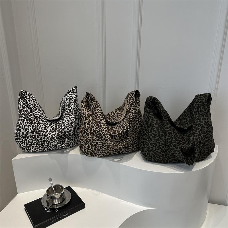 Large Capacity Popular Leopard Print Simple Fashion Tote Bag Women's Leisure New Summer Retro Personalized Messenger Bag