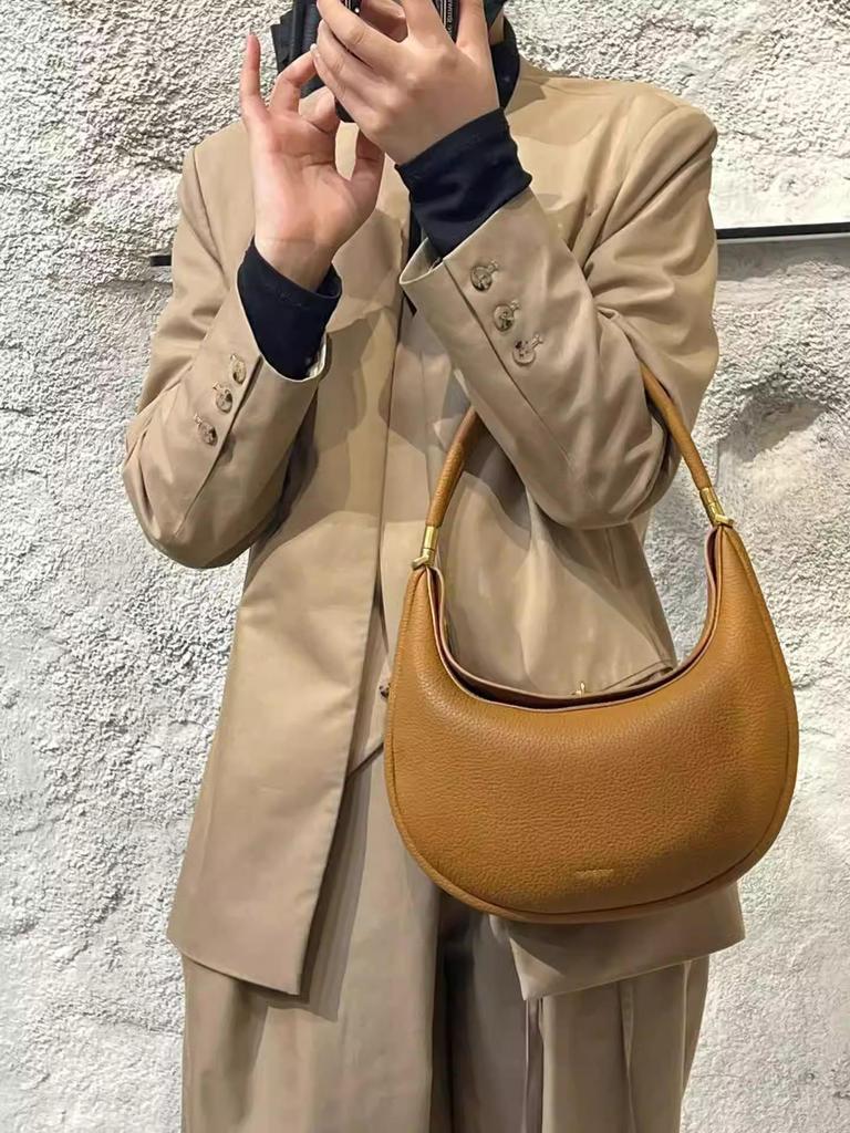 Elegant High-End Versatile Women's Shoulder Bag - Solid Color, Fashionable Commuter Handbag