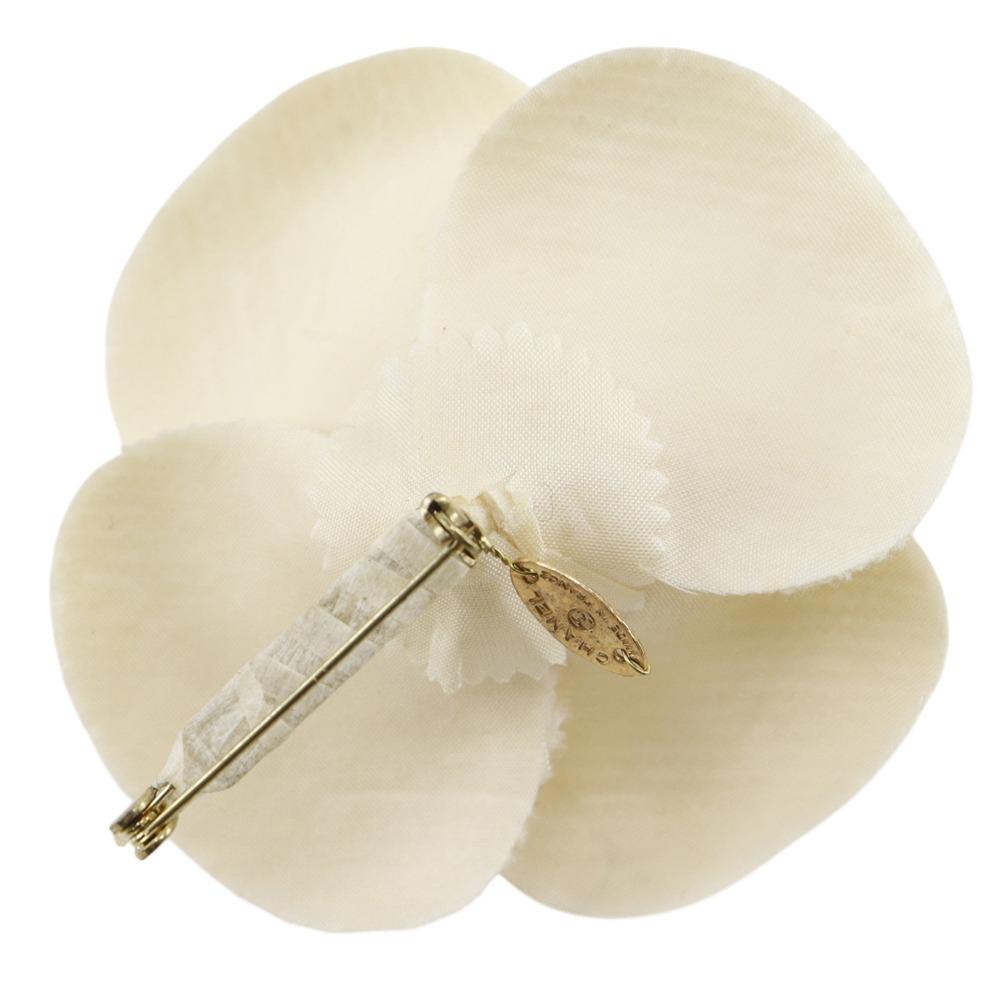 CHANEL corsage Brooch Camelia White cotton 6g Women Used