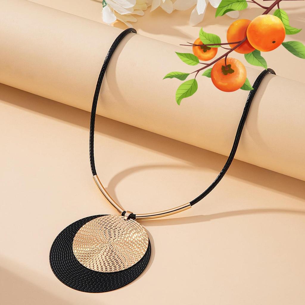 Collier Pendentif Métal Rond Élégant Grand pour Femmes - Mode Luxe Léger Haut de Gamme