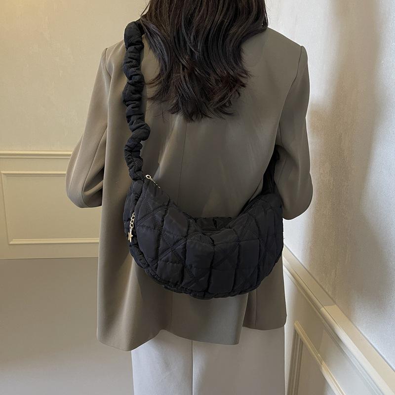 Fashion and lightweight pleated cloud bag women's autumn and winter new underarm shoulder bag trendy messenger dumpling bag