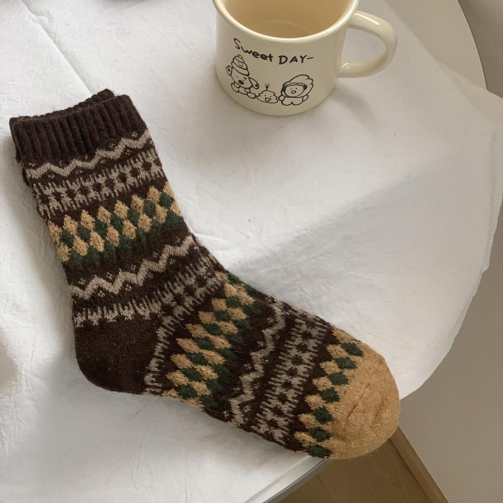 Women's Retro Fair Isle Wool Socks - Ethnic Style, Warm, Mid-Calf, Perfect for Autumn/Winter