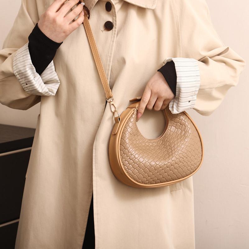 Women's Premium Shoulder Bag New Fashion Niche Design Messenger Bag Female Simple Style Female Woven Hobo Bag