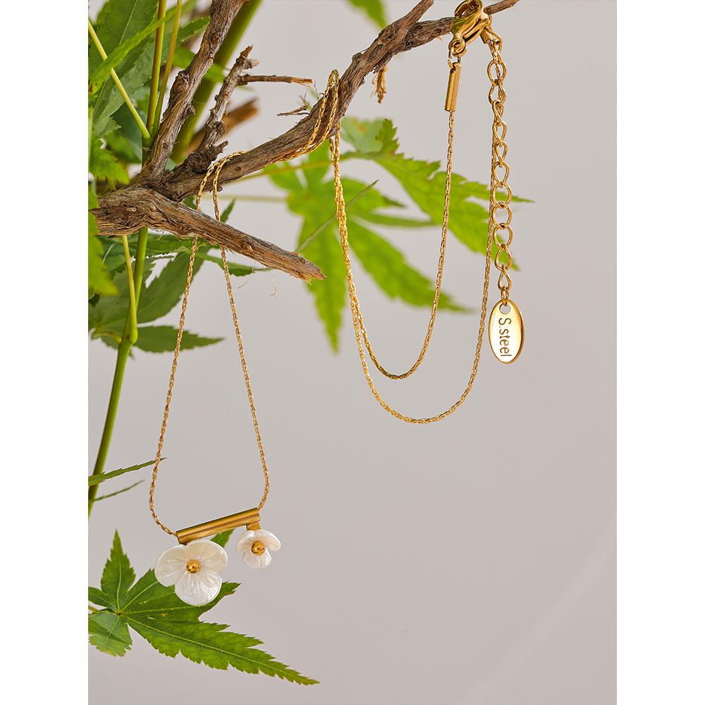 Yhpup Edelstahl Süß Romantisch Schick Harz Blume Anhänger Sommer Halskette 18 Karat Gold Farbe PVD Halsband Schmuck für Frauen Geschenk