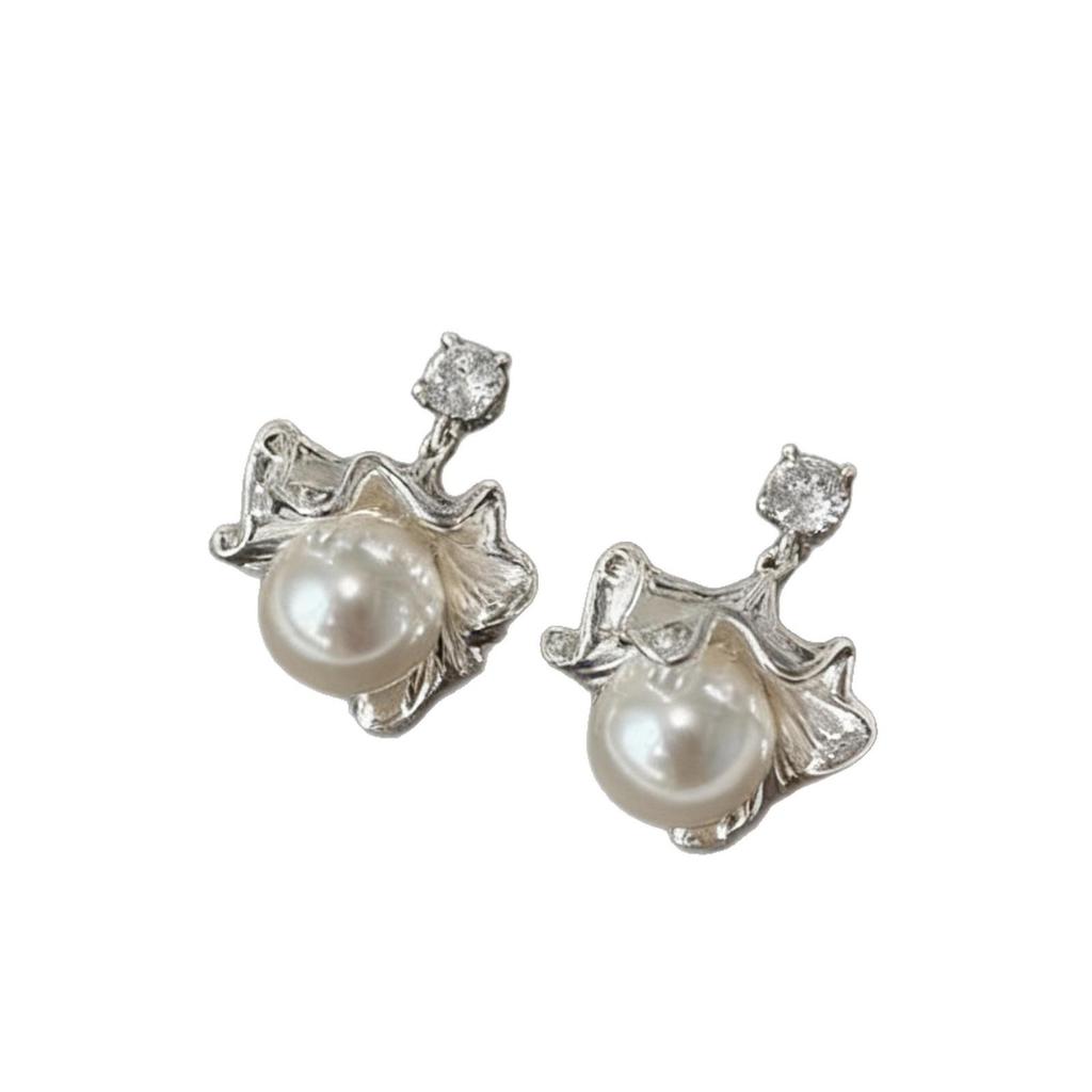 Fan-Shaped Ginkgo Leaf Pearl Tassel Earrings for Women - Light, Luxurious, High-End Statement Pieces