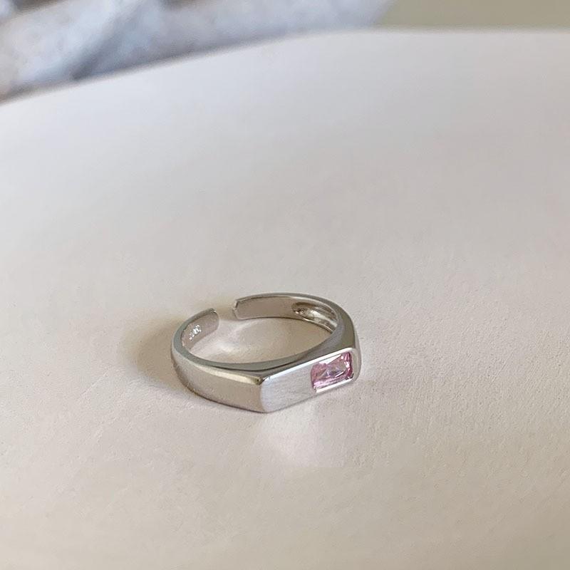 Layer Fashionforward Double Ring With Stunning White Shell Detail And Adjustable Size