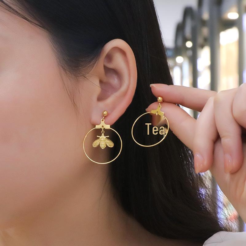 

European & American Exaggerated High-End Geometric Drop Ear Cuffs: Retro Titanium Steel Earrings for Women 18K gold-plated