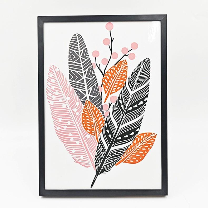 A4-bildram i aluminiumlegering med graverad logotyp för foto, bordsplacering, väggupphängning eller visning av verksamhetstillstånd.