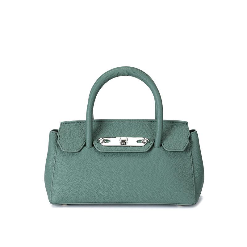 A High-end Summer Genuine Leather Single-shoulder Crossbody Bag with A Large Capacity for Commuting