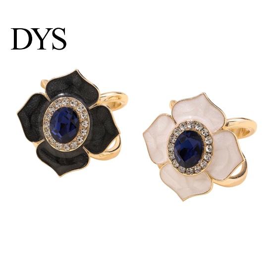 Retro Scarf Accessory Enamel Flower Ring, Oval Faux Gemstone Clip, Ring Sparkling Rhinestone Holder for Women Neckerchiefs Shirts Scarves Shawls Clip