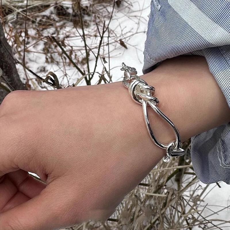 

1 шт. Нерегулярные полые браслеты для женщин, пар с уникальным дизайном, подарок на вечеринку, ювелирные изделия, аксессуары 6cm серебряный