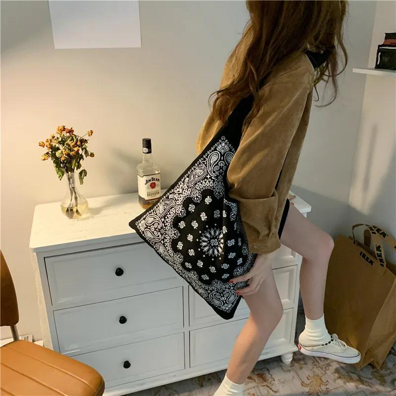 WTEMPO Retro Casual Versatile Single Shoulder Bags Black Pattern Large Capacity Canvas Handbag Women's Travel Shopping Message Bag