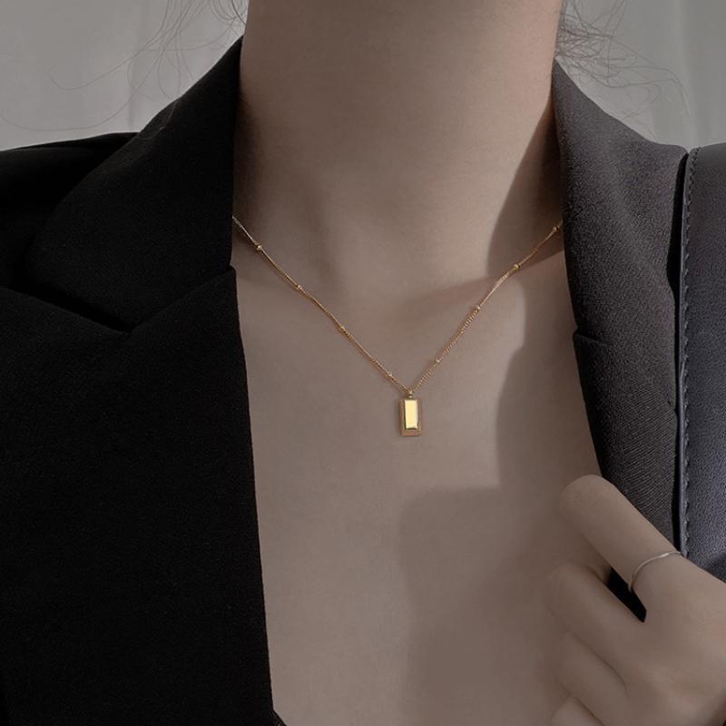 Necklace Female High-end Niche Design Feeling Light Luxury Gold Brick Temperament Collarbone Chain Neck Chain with A Variety of Personality