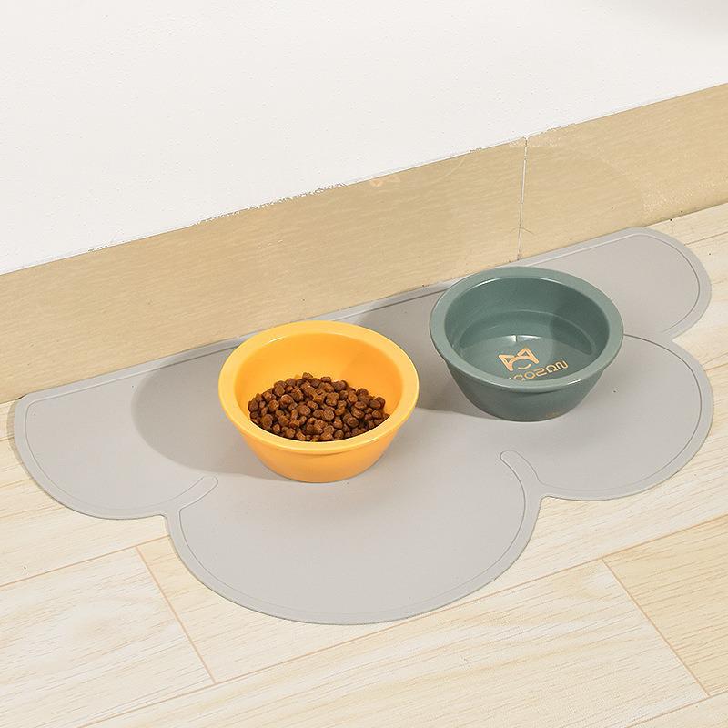 Silicone Pet Placemat: Anti-Spill, Anti-Slip, Waterproof, Easy to Clean, Overlock Edge, Food Leakage Prevention. Suitable for Cats and Dogs.