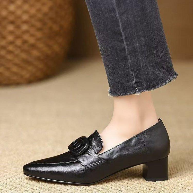 Thick heel pointed head deep mouth single shoes women's 2025 autumn new comfortable soft leather medium heel small leather shoes fashionable versatil