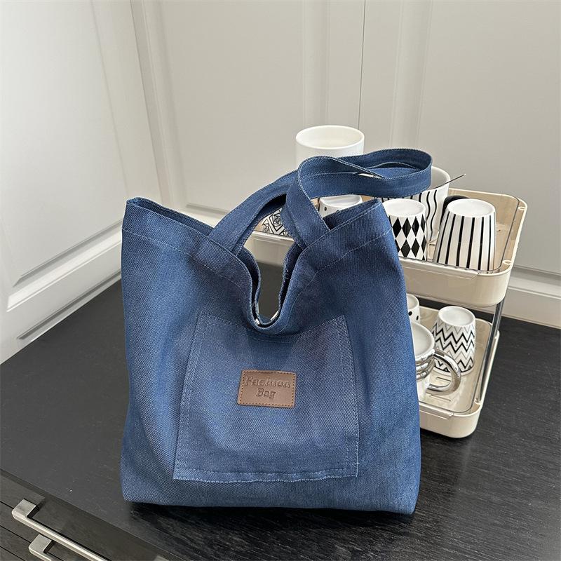 

Fashion large-capacity shoulder bag women s 2025 spring new trend texture shoulder fashion portable tote bag синий