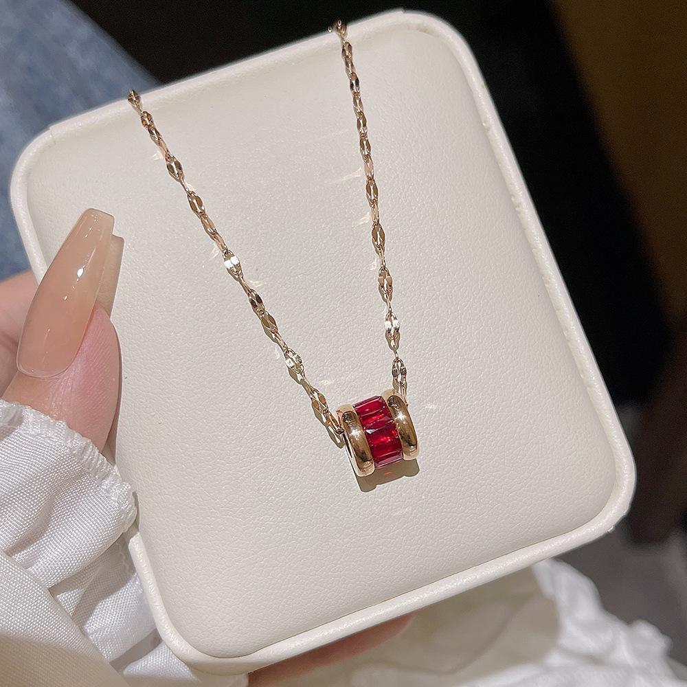 Korean 18K Gold Titanium Steel Women's Clavicle Necklace - Versatile, High-End, Non-Fading Temperament Choker.