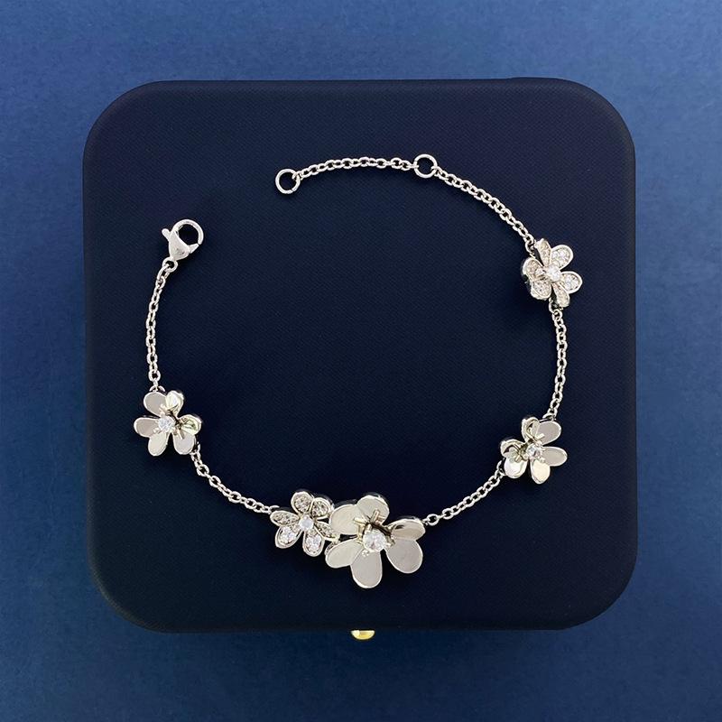 2026 Korean Small Fresh Simple INS Style Lucky Three-leaf Flower with Diamonds Multi-flower Bracelet Female Gentle Temperament Flower Jewelry 18CM