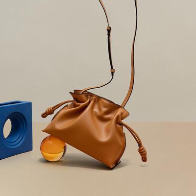 Damenmode 2024 Echte Leder Crossbody Bucket Bag - Schlicht, Klein, Schultertasche mit Kordelzug aus Rindsleder