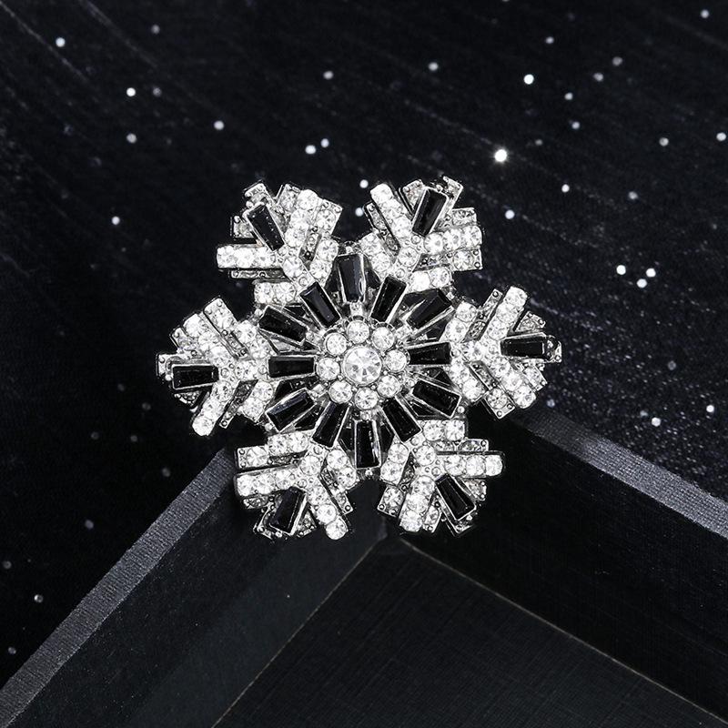 Rotatable Crystal Snowflake Brooch - Women's Elegant Corsage Accessory