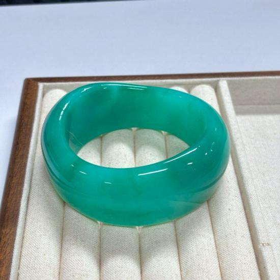 Bracelet jonc en résine ombré: Design Large Irrégulier, Style Minimaliste Vintage