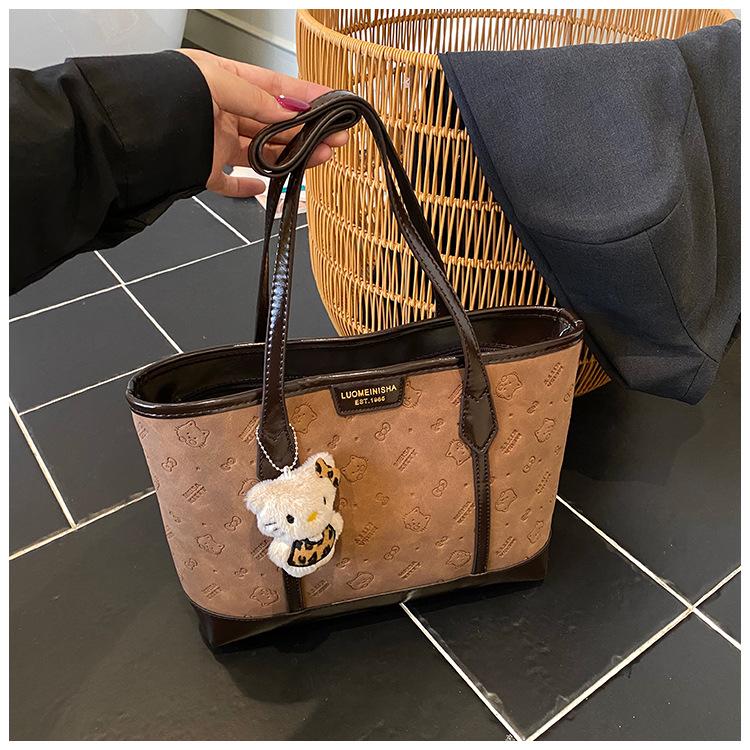 

Women s Premium Lightweight Crossbody Tote Bag, 2025 Style – Large Capacity, Fashionable Commute Shoulder Bag with Zipper коричневий