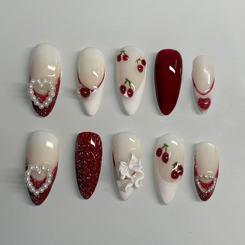 24 Stück tragbare Press-On-Nägel Erdbeer-Schleifen-Design Nagelspitzen Rot Kurz Mandel Perle Sternenlicht Falsche Nagelkunst Blume Falsche Nägel