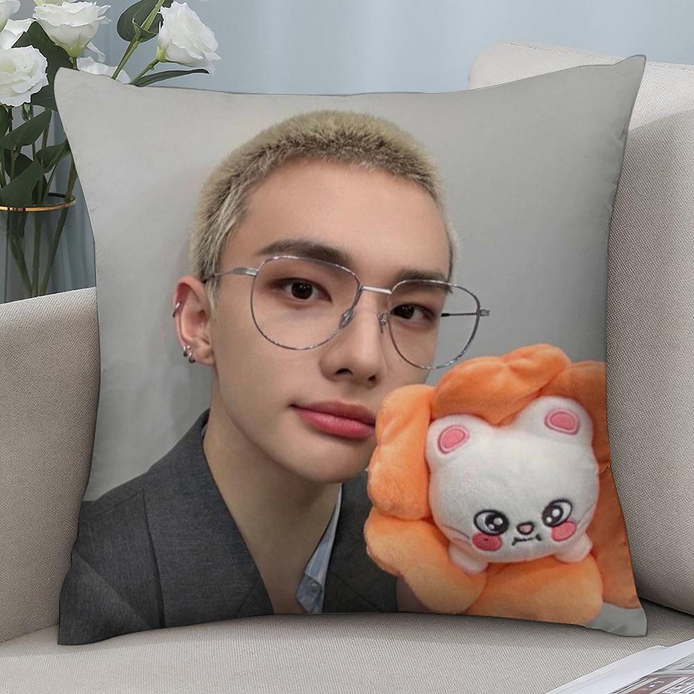 

ГОРЯЧИЙ K-POP айдол х-Хёнджин Наволочка Короткий плюш Диван Декоративный Подарок Дом Двусторонняя печать Подушка 12x12in 30x30cm