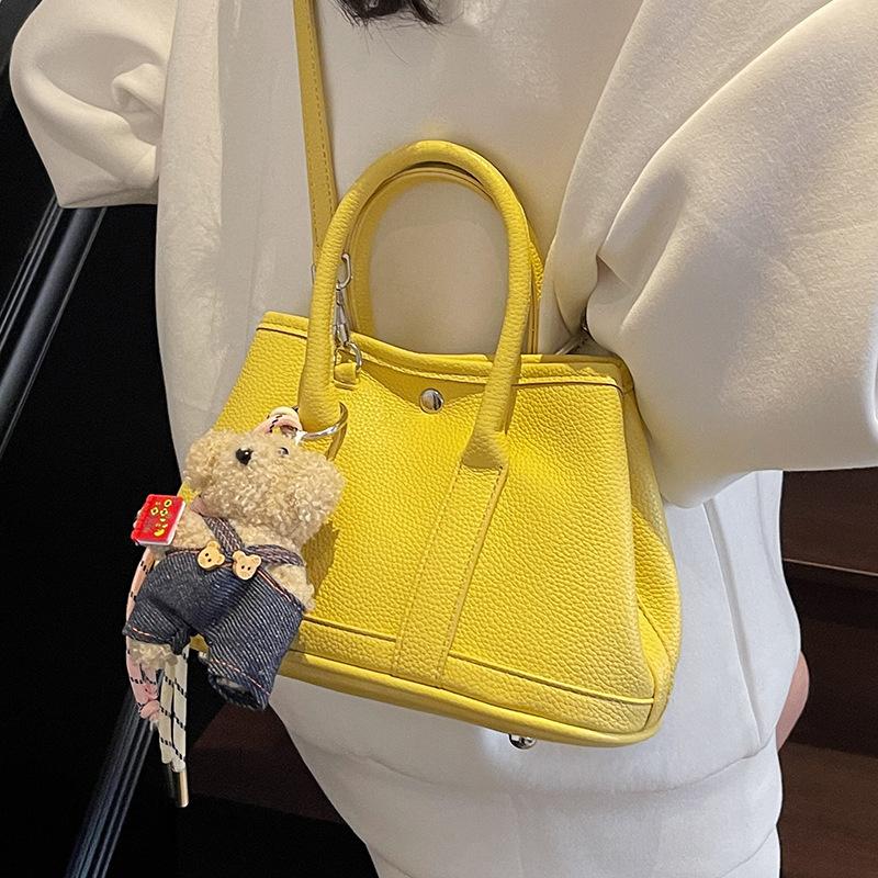 New Niche Simple Leisure Commuter Portable Bucket Bag Versatile Design Sense Solid Color Messenger Bag Women
