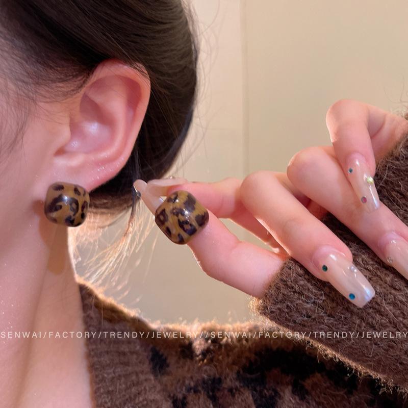 Осенне-зимние серьги-гвоздики Маillard, кофейный леопардовый принт, маленькие квадратные, женские геометрические серьги, уши