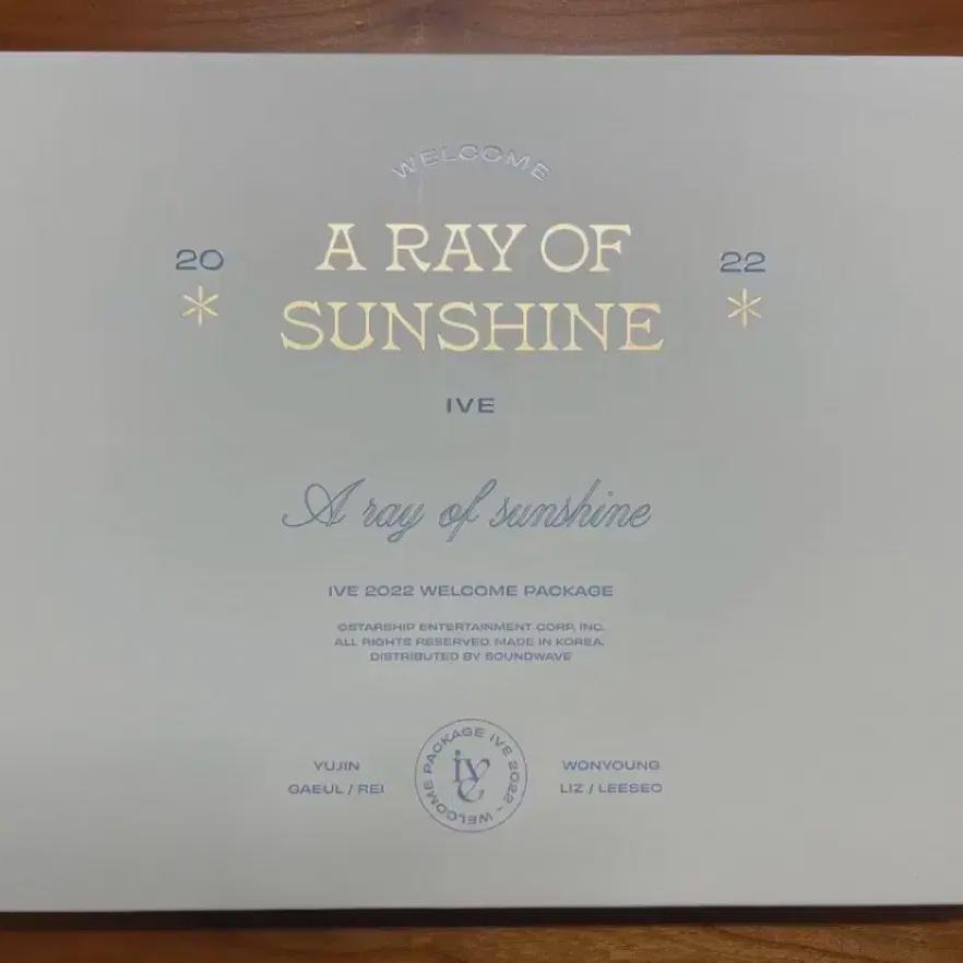 

Ive Dive 1st & 2022 Season s Greetings Outer Box Unsealed Full Box