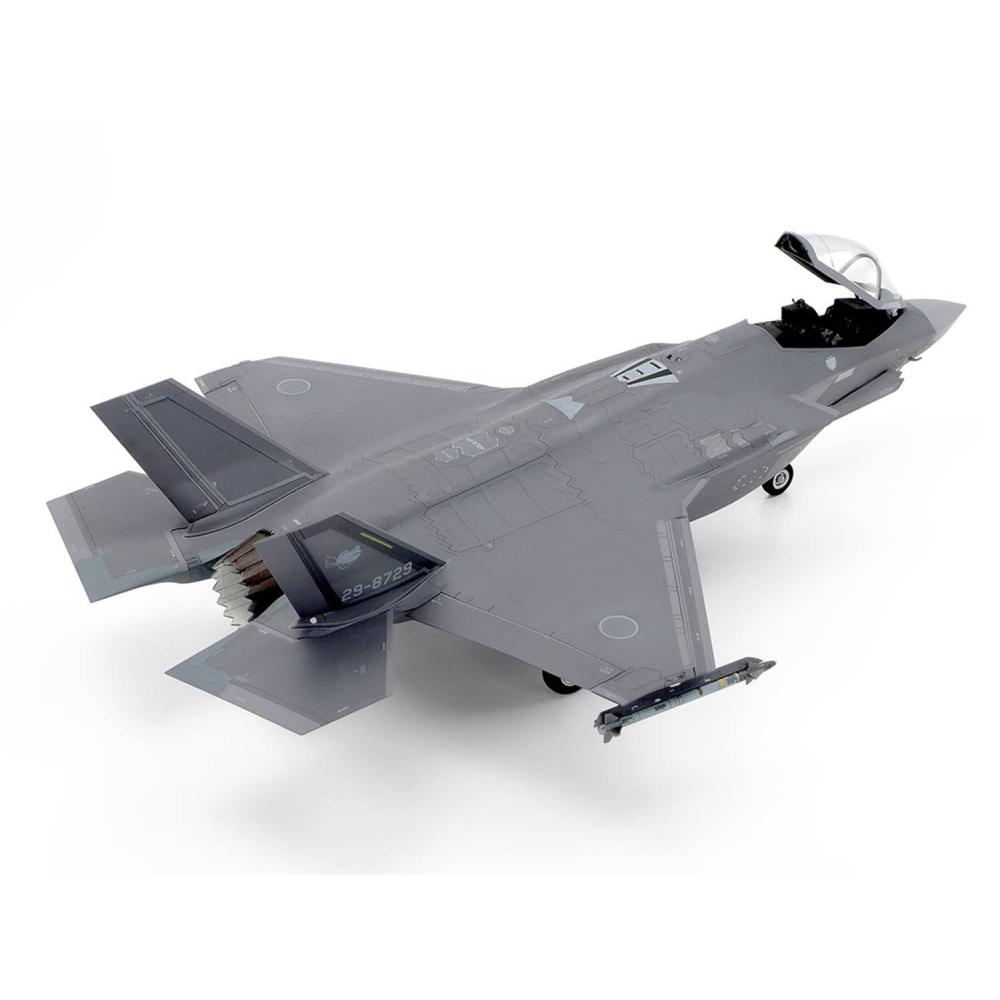 Tamiya 172 Warbird Collection Series No.92 Lockheed Martin F-35A Lightning II Plastic Model 60792