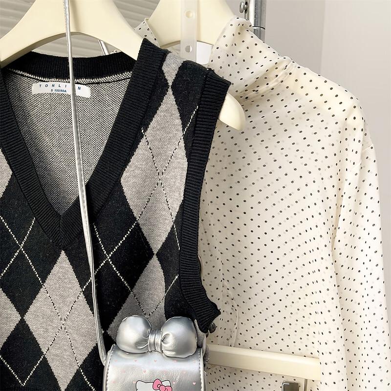 TonLion Women's Argyle Knit V-Neck Vest