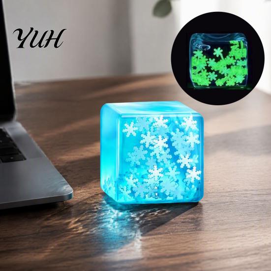 Hand Exerciser Toy Ice Cube Stress Relief Toy, Glow-in-the-Dark Snowflake Filled Cube, Portable Relievers Luminous Clear Sensory Adults and Kids