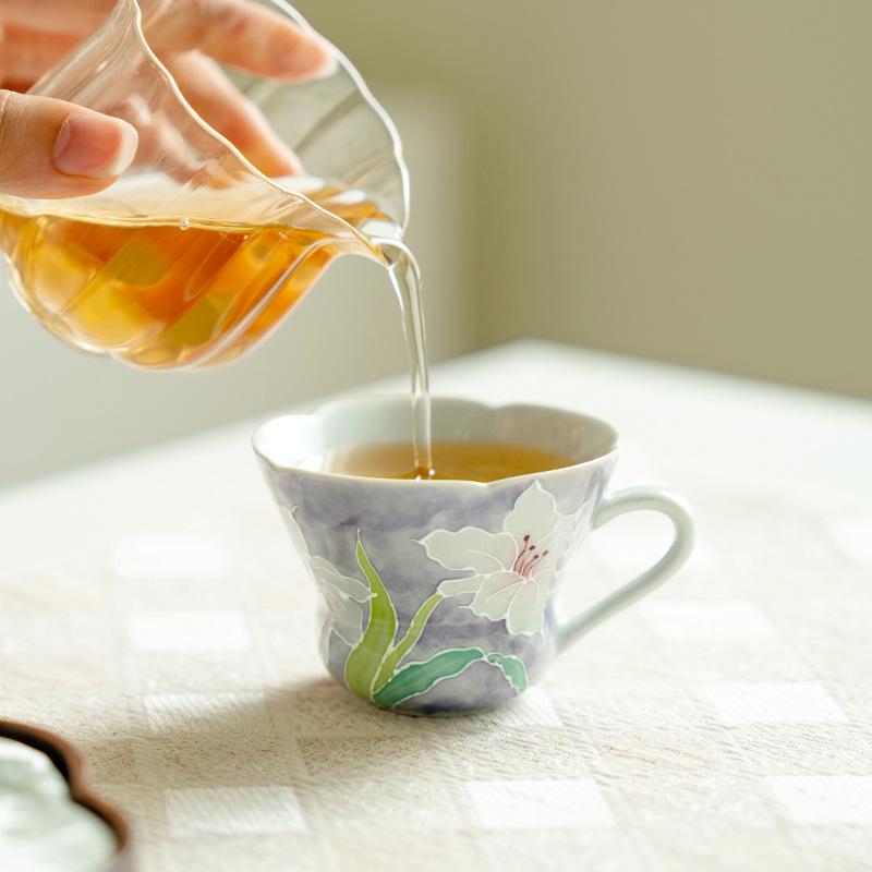Misty Lavender Hand Painted Ceramic Tea Cup with Floral Pattern Heat Resistant Handle Chinese Style Tea Drinking Vessel