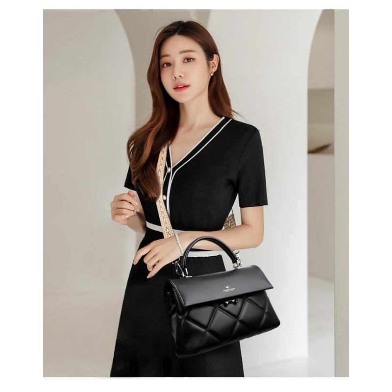 A Classic Women's Handbag—the Perfect Choice for Everyday Use