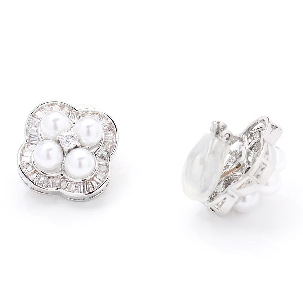 The new elegant and exquisite diamond-encrusted pearl four-leaf clover earrings are versatile and have no ear holes, ear clips, women's earrings, mixe