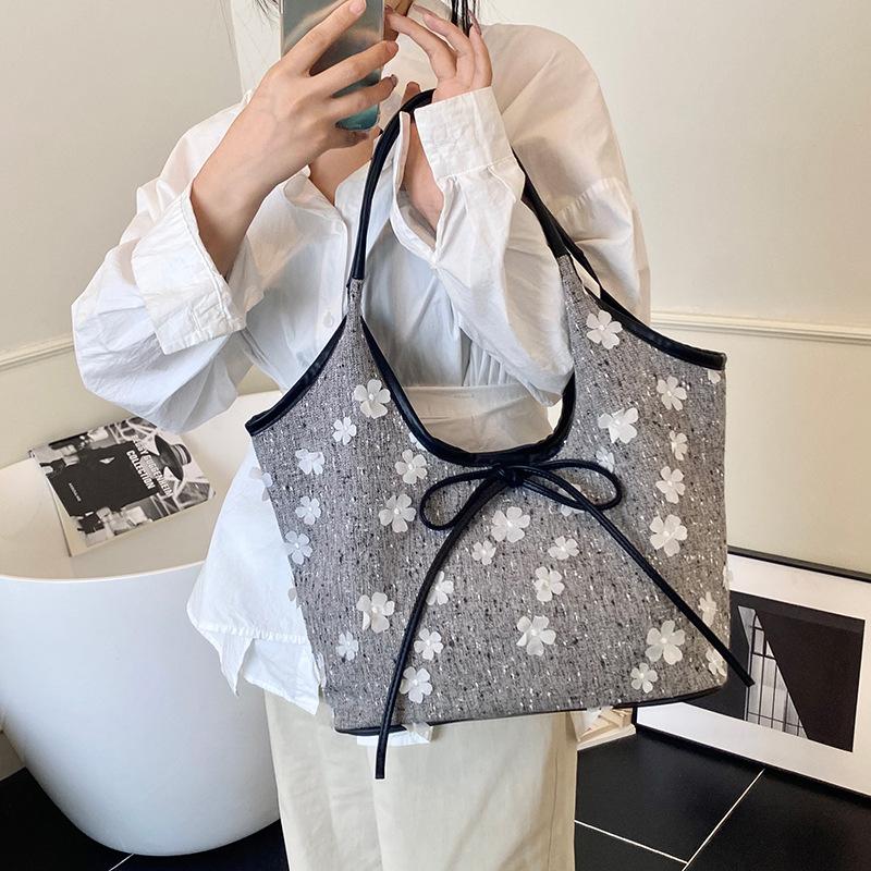 Summer fashion women's textured bucket bag women's 2025 new contrasting color splicing simple messenger bag