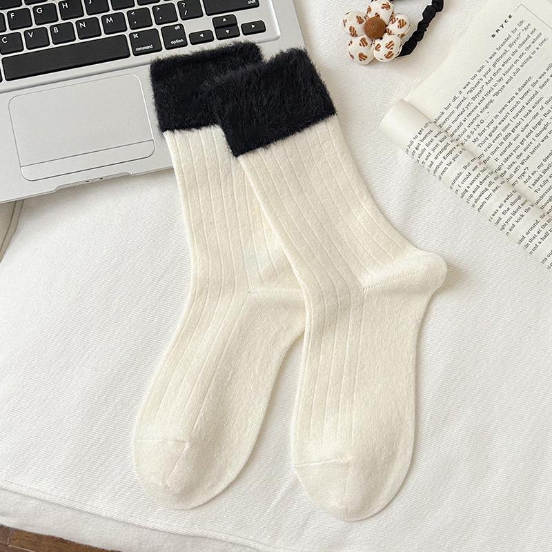 Women's Autumn/Winter Mid-Calf Wool Socks - Color Block Mink Velvet, Plush, Thick, Warm, Retro Stacked Design
