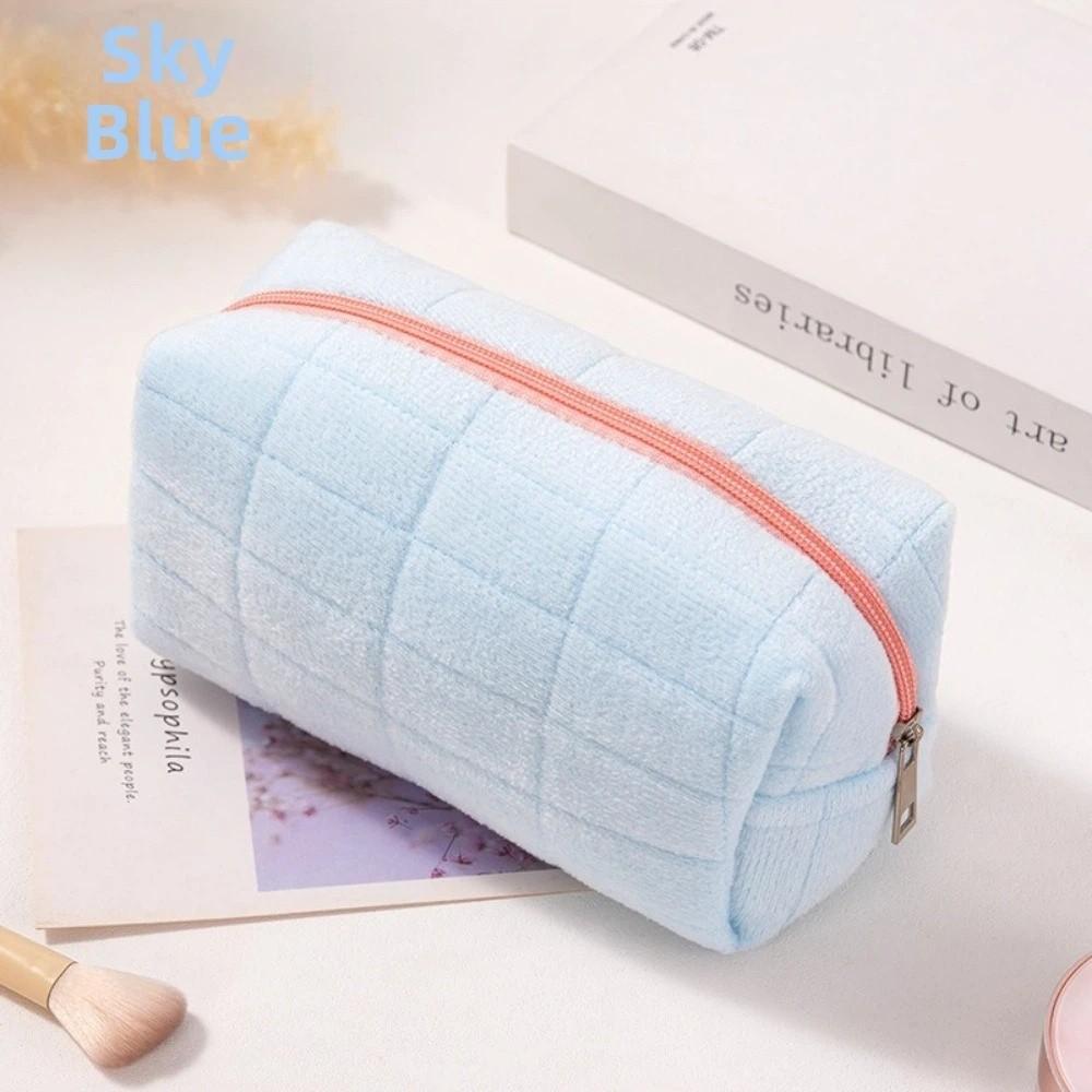 Large Capacity Plaid Makeup Bag Zipper Closure Plush Storage Bag Portable Cosmetic Bag Students