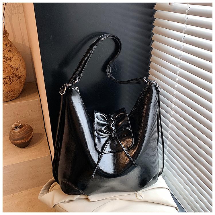 

Рюкзак большой вместимости 2025 новый модный универсальный мессенджер текстурный мягкий наплечный чёрный