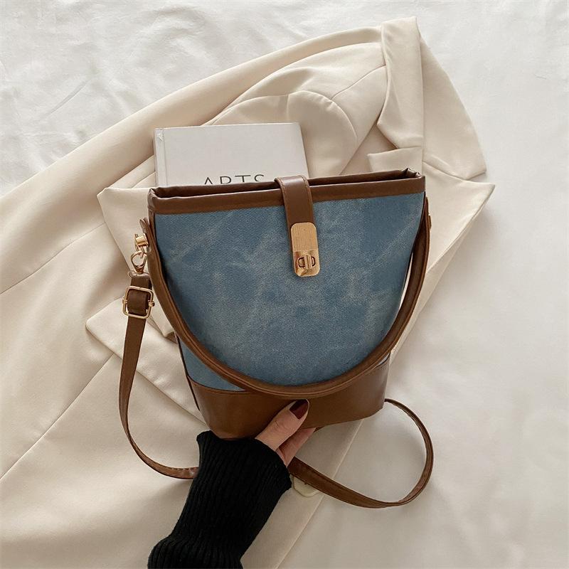 Fashion Autumn and Winter Lock Casual 2025 New Trend Large Capacity Retro Color Matching Crossbody Handheld Bucket Bag Women