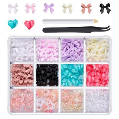 Nail art – Strass e decorazioni per unghie