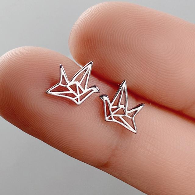 

Простые изящные серьги-гвоздики, женские повседневные аксессуары с металлическим серебристым цветом, модные универсальные трендовые ювелирные изделия