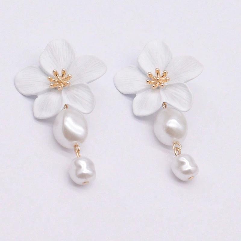 Elegant Baroque Imitation Pearl White Flower Drop Earrings For Women Dainty Dangle Earrings Banquet Party Jewelry Gift