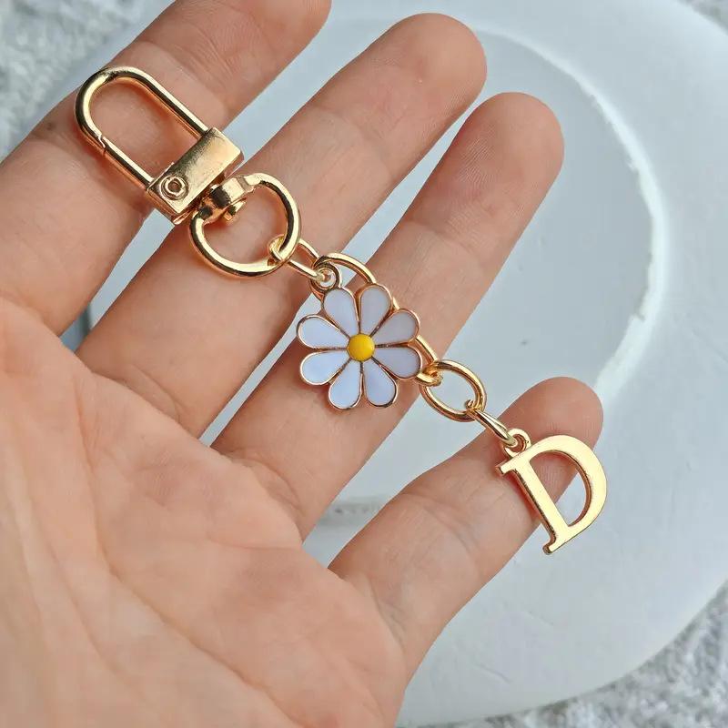Metal Daisy Letter Keychain Fashion A-Z 26 Letters Keyring Charms Mobile Phone Key Holders Bag Pendant Accessories Couple Gift