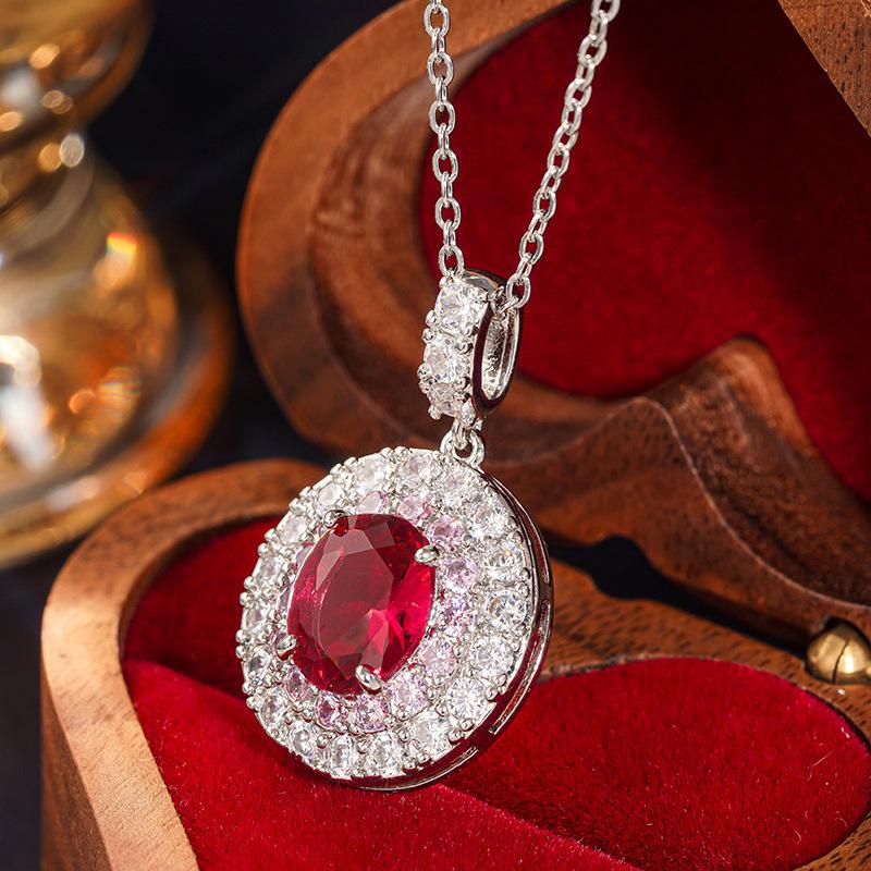 Ladies' Luxurious Oval Pendant Necklace, Paired with Double Circle Zircon Inlay, Elegant Banquet Jewelry, Daily Wear, Holiday Gift Giving